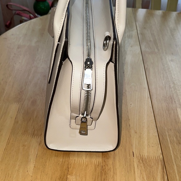 Coach NWOT Beige Satchel Bag Missing Crossbody Strap - Picture 2 of 11